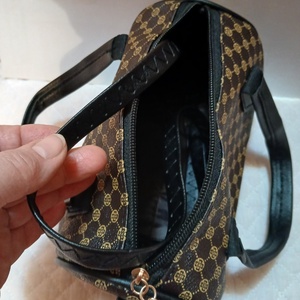 Geantă damă - genți și portofele - genți de mână și umăr - geantă crossbody - Artynos.ro