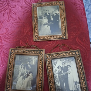 Rame Foto Vintage din Cupru / Alama cu Lantisor - Anii '50-'60, Casa & Stil de viata, Decoratiuni de casa, Picturi murale, Rame pentru fotografii, Altele, ARTYNOS