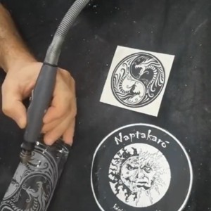 Pahar de sticlă cu modelul Dragon Yin-Yang, gravat manual  -  - Artynos.ro