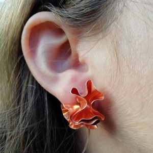 Cercei cu flori din cupru - bijuterii - cercei cu figurine - Artynos.ro Cercei cu flori din cupru - bijuterii - cercei cu figurine - Artynos.ro