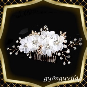 Bijuterii, ornamente de par, catarame de par: nunta, mireasa, ornament de par casual ES-H-FÉ66a, , , * ES-H-FÉ66a

Podoaba capilara este realizata din flori de organza alba, margele de ceara si crista..., ARTYNOS