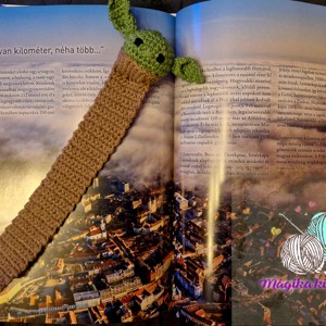 Semn de carte Yoda croșetat - cărți și creații cu tematică muzicală, cadouri - semn de carte - Artynos.ro