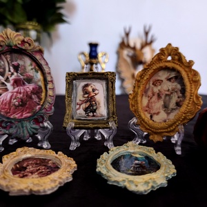 Set rame foto victoriene , Casa & Stil de viata, Decoratiuni de casa, Decoratiuni de masa si rafturi, Decoratiuni de masa, Ceramica, Un set fermecator de cinci rame foto vintage in stil victorian, fiecare purtand amprenta elegantei ..., ARTYNOS