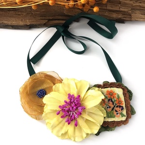 Colier - Yellow butterfly, Bijuterii, Coliere, Chockere, , Acest colier este o poveste ce prinde viata la baza gatului, un simbol al elegantei feminine si al ..., ARTYNOS