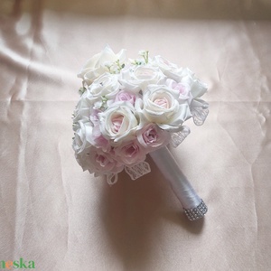 Buchet de mireasă sau buchet de aruncat - accesorii nuntă - buchet mireasă  - Artynos.ro