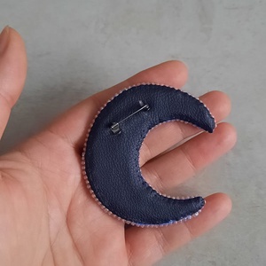 Broșă Mystic Moon - bijuterii - broșe - Artynos.ro