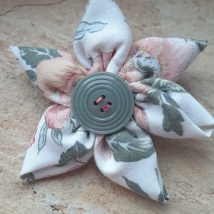 Brosa Floare Textila Handmade, Agrafa Par Stil Vintage cu Imprimeu Floral - Artynos.ro