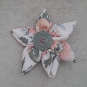 Broșă Floare Textilă Handmade, Agrafă Păr Stil Vintage cu Imprimeu Floral - bijuterii - broșe - Artynos.ro