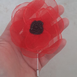 Broșă Floare Handmade din Organza Roșie cu Cristale Negre � Accesoriu Elegant Stil Mac - bijuterii - broșe - Artynos.ro