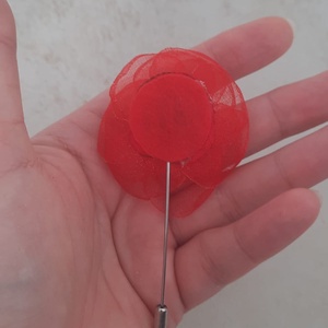 Mini-Broșă Floare Handmade din Organza Roșie cu Cristal Strălucitor � Accesoriu Fin și Delicat - bijuterii - broșe - Artynos.ro