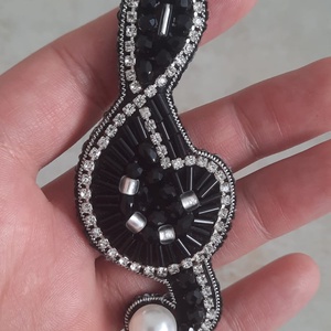 Brosa Handmade Cheia Sol din Margele si Cristale � Bijuterie Muzicala Eleganta cu Perla si Strasuri, Bijuterii, Brose, Broderie, ARTYNOS