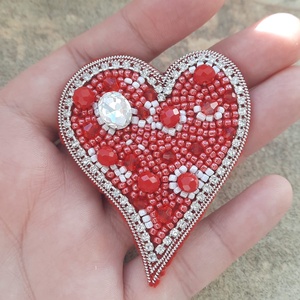 Brosa Inima Brodata Manual Scarlet Love  - Artynos.ro
