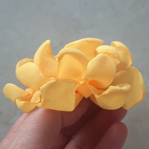 Brosa/agrafa Marigold Smarald - bijuterii - broșe - Artynos.ro