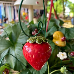 Ceramică artizanală în formă de căpșună, decorațiune de grădină -  - Artynos.ro