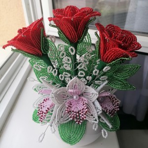 Trandafir de perle cu orhidee - casă & stil de viață - accesorii pentru decorat casa - suport de flori - buchete de flori - Artynos.ro