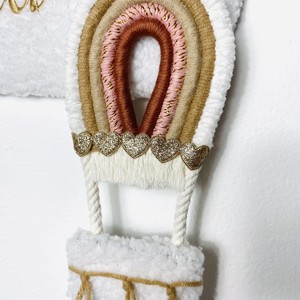 Decor de perete personalizat cu nori de miel brodați și balon cu aer cald macramé - două dimensiuni -  - Artynos.ro