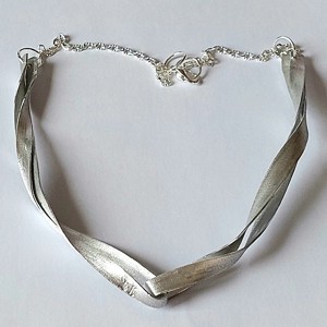 Colier răsucit din aluminiu -  - Artynos.ro Colier răsucit din aluminiu -  - Artynos.ro