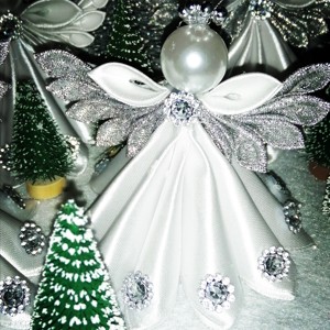 Inger cu o fusta rotunda - Artynos.ro