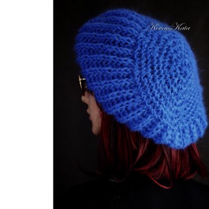 BORBÁLA / royal - șapcă cu ciuperci, beretă, exclusiv tricotată manual din mohair Kidsilk - îmbrăcăminte și modă - eșarfe, pălării, fularuri - căciulă - Artynos.ro