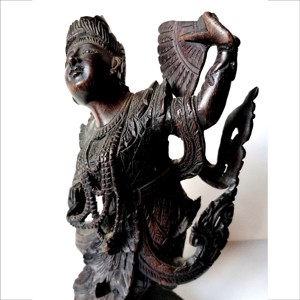 Statuie antică a zeului Vishnu realizată pe insula Java - arte vizuale și accesorii  - sculptură - statuie lemn - Artynos.ro