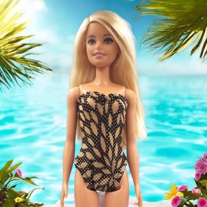 Costum de baie Barbie cu frunze aurii  - costum pentru papusi de tip Barbie (a044al), Jucarii si echipamente pentru copii, Jucarii si accesorii pentru copii, Haine de Barbie, Cusatura, Realizat dintr-un material sintetic elastic, cu un model de frunze in nuante de maro-auriu pe toata..., ARTYNOS