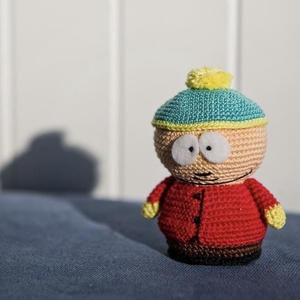 Papusa crosetata Eric Cartman (South Park) - Artynos.ro