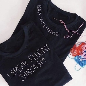 Tricou unisex brodat manual, Îmbrăcăminte și modă, Haine damă, Tricou și top de damă, Broderie, ARTYNOS