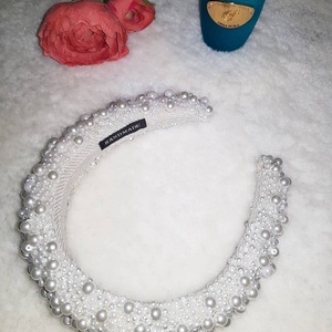 Bentita cu perle cusute manual - accesorii nuntă - ornamente de păr de nuntă - coroană de cap mireasă - Artynos.ro