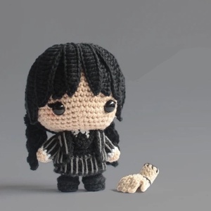 Papusa crosetata Wednesday Addams, Jucării și echipamente pentru copii, Plușuri, Păpușă croșetată, păpușă de pluș, Croșetat, ARTYNOS