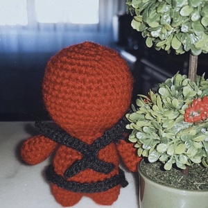 Papusa crosetata Deadpool - jucării și echipamente pentru copii - plușuri - păpușă croșetată, păpușă de pluș - Artynos.ro