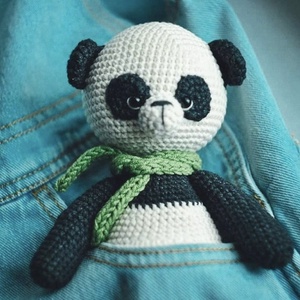 Jucarie crosetata urs panda - jucării și echipamente pentru copii - plușuri - păpușă croșetată, păpușă de pluș - Artynos.ro
