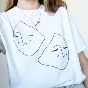 Tricou unisex brodat manual, Îmbrăcăminte și modă, Haine damă, Tricou și top de damă, Broderie, ARTYNOS