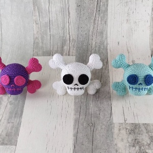 Breloc crosetat Skull - geantă și husă - accesorii genți - breloc - Artynos.ro