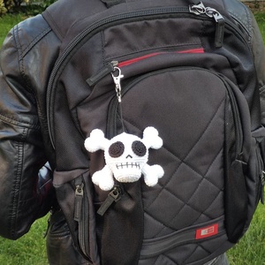 Breloc crosetat Skull - geantă și husă - accesorii genți - breloc - Artynos.ro