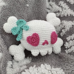 Breloc crosetat Skull - geantă și husă - accesorii genți - breloc - Artynos.ro