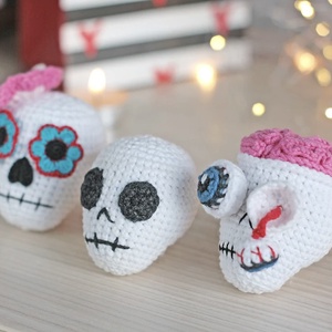 Breloc crosetat Skull - geantă și husă - accesorii genți - breloc - Artynos.ro