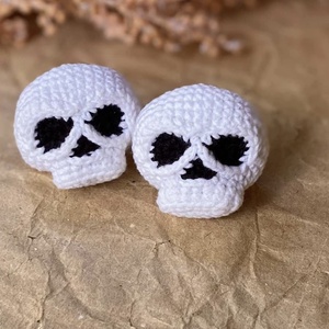 Breloc crosetat Skull - geantă și husă - accesorii genți - breloc - Artynos.ro