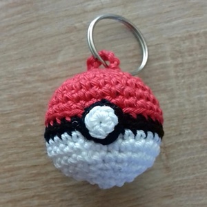 Breloc crosetat Pokeball - Artynos.ro