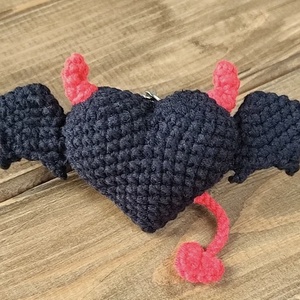 Breloc crosetat inimioara - geantă și husă - accesorii genți - breloc - Artynos.ro