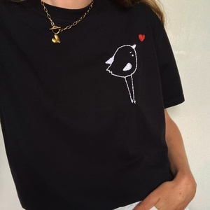 Tricou unisex brodat manual, Imbracaminte si moda, Haine dama, Tricou si top de dama, Broderie, Tricou unisex din bumbac brodat manual, disponibil in orice marime si culoare., ARTYNOS