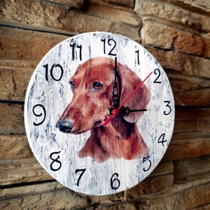 Ceas de perete din lemn în stil vintage cu câine dachshund maro -  - Artynos.ro