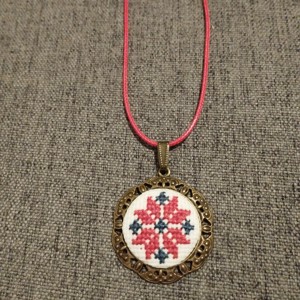 colier brodat cruce cu motiv popular, , , ARTYNOS