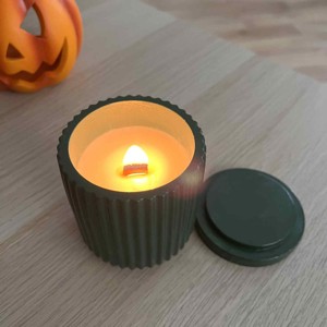 Lumânare parfumată din ceară de soia în borcan ceramic realizat manual cu capac - casă & stil de viață - lumânări, parfumuri, arome - lumânare - lumânări artizanale - Artynos.ro