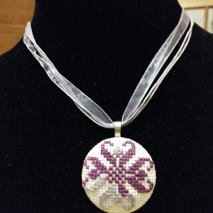 colier brodat cruce cu motiv popular, , , ARTYNOS