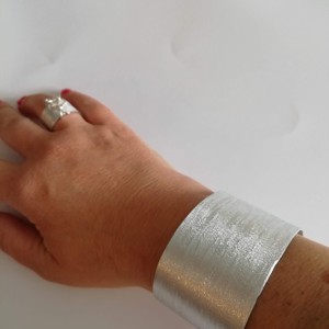 Brățară lustruită din aluminiu frumos lucios -  - Artynos.ro Brățară lustruită din aluminiu frumos lucios -  - Artynos.ro