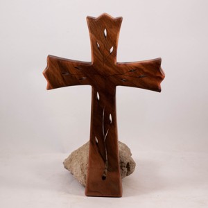 Cruce din lemn modelată, cruce de perete -  - Artynos.ro