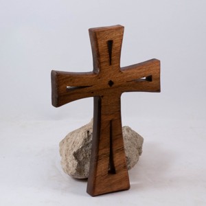 Cruce din lemn cu model, cruce de perete  - casă & stil de viață - accesorii religioase - cruce - Artynos.ro