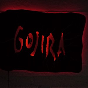 Gojira - arta de perete iluminata pentru fani - Artynos.ro