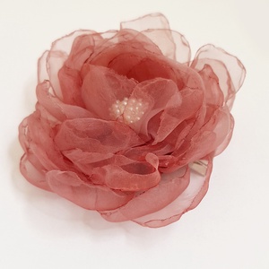 Floare rosu-inchis din organza pentru par - îmbrăcăminte și modă - accesorii păr - flori pentru păr - Artynos.ro