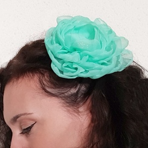 Floare verde-menta din chifon pentru par - îmbrăcăminte și modă - accesorii păr - flori pentru păr - Artynos.ro